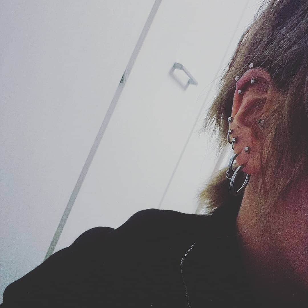 杉浦アヤカさんのインスタグラム写真 - (杉浦アヤカInstagram)「あと2個あけたいんだぽよ #ピアス」12月26日 21時58分 - sugiurayk