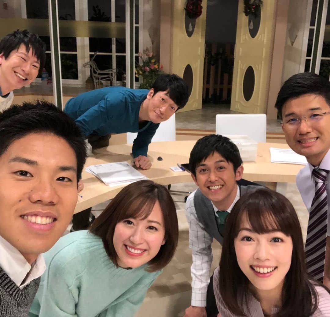 高橋春花のインスタグラム：「今年も1年間ありがとうございました！！！ 何とか無事に仕事納めできました。 明日からゴロゴロします。全力で。笑 最終日は画家になりました。笑 こちらは色つけ前。 何なのかはみなさんの想像に…笑 良い年をお迎えください。 今日は写真撮れなかったので別日のイチオシ！！です。 #イチオシ！！ #最終日 #仕事納め #高橋春花#HTB」