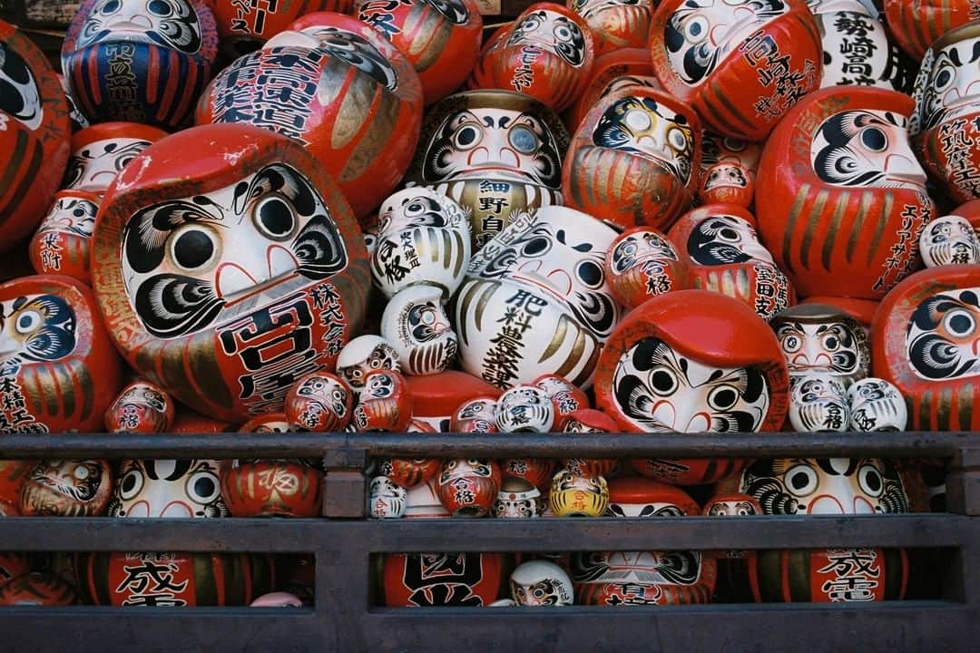 National Geographic Travelさんのインスタグラム写真 - (National Geographic TravelInstagram)「Photo by @amandamustard | Hand-painted Daruma dolls are piled at the Shorinzan Darumaji Temple in Takasaki, Japan, where their origins can be traced back to the Edo period. These good luck dolls are purchased around the New Year. With each Daruma, a new wish or goal is set for the coming year with a painting in a single eye. The second eye is to be filled in upon achieving the goal. On the following New Year, a holy ceremony is held to burn the completed Darumas, returning their spirits back to the heavens. #japan #daruma #takasaki #tradition」12月26日 22時07分 - natgeotravel