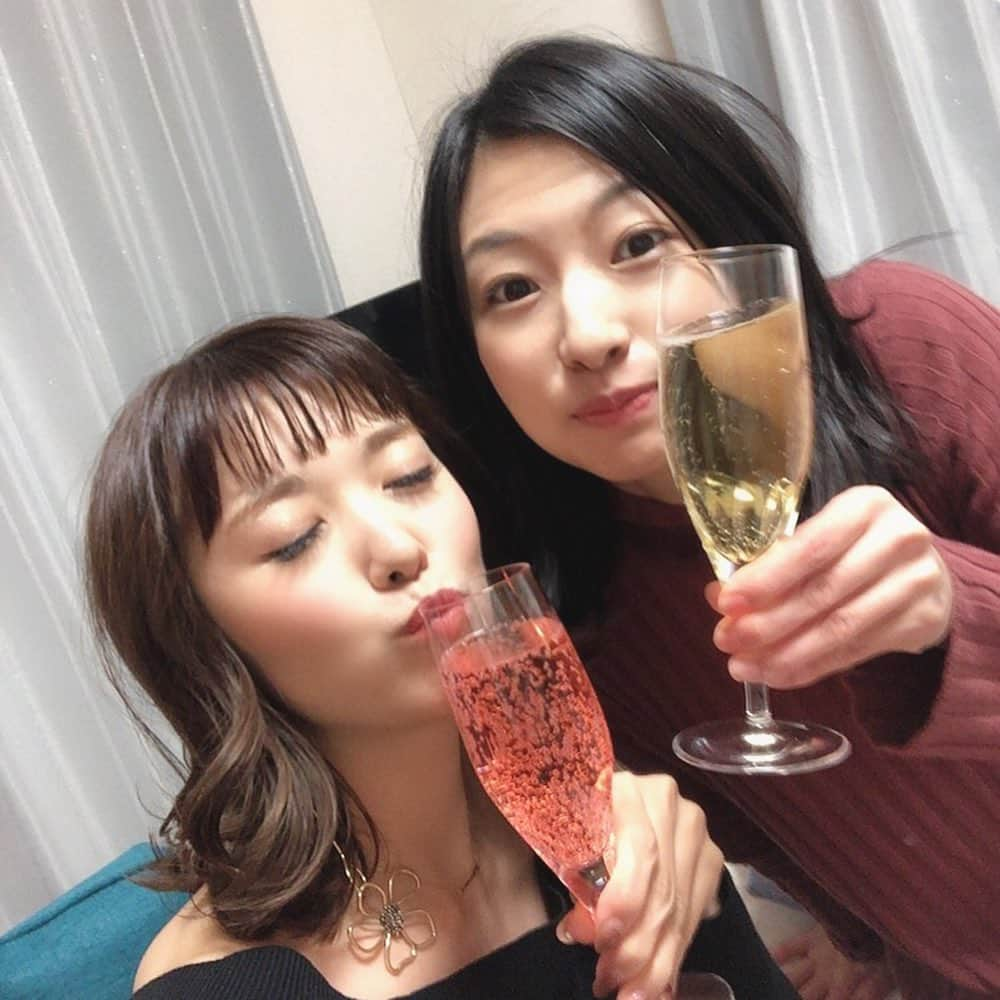 長江愛美さんのインスタグラム写真 - (長江愛美Instagram)「LOVE MY FRIEND👩🏻‍🦰❤️👩🏻 2019お世話になりました🙇‍♀️ 来年も仲良くしてね🥂 出会えてよかった✨ #friends #女優 #友達 #仲良し #party #happy #さぁや」12月26日 22時09分 - manamin.512