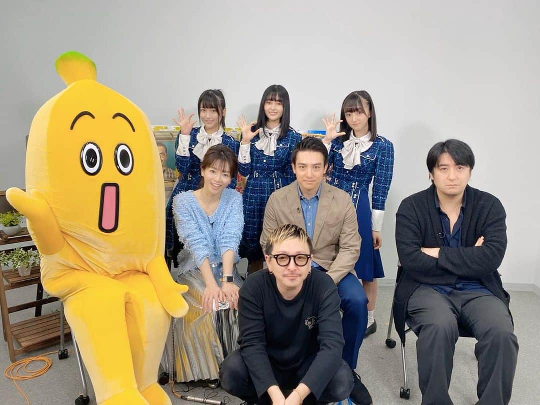 前田真理子のインスタグラム：「今日の7コレの収録には、3年C組の女子アイドル部のメンバー&佐久間Pが、告知に来てくれました✨  7コレは、 毎週日曜朝5:20〜& 金曜の昼サテ直前に放送しています」