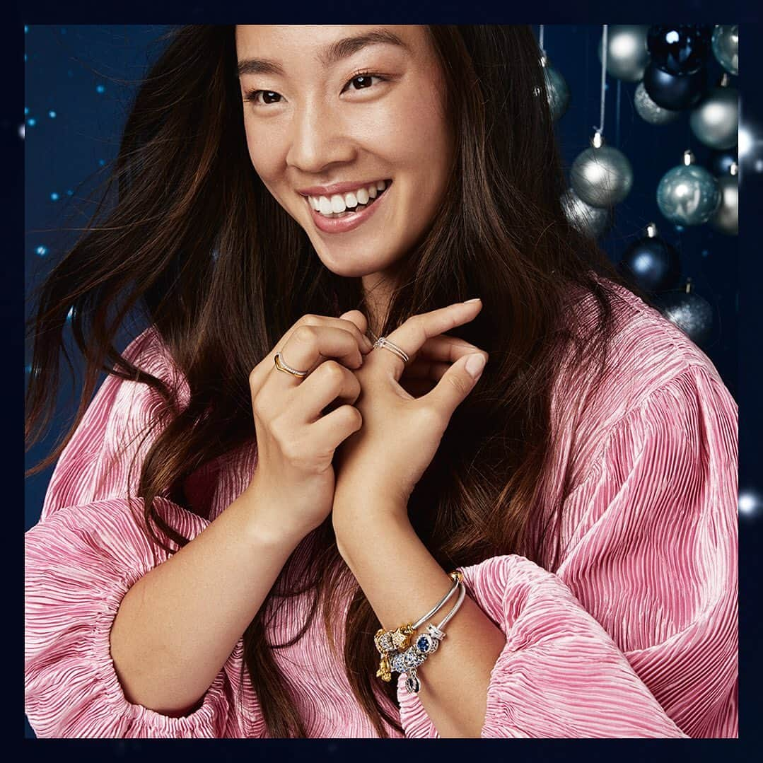 PANDORAさんのインスタグラム写真 - (PANDORAInstagram)「We hope your holiday was spent collecting memories — and charms! Tag your new look with #PandoraCharm! ☺ #PandoraGift #PandoraBracelet」12月26日 22時33分 - theofficialpandora