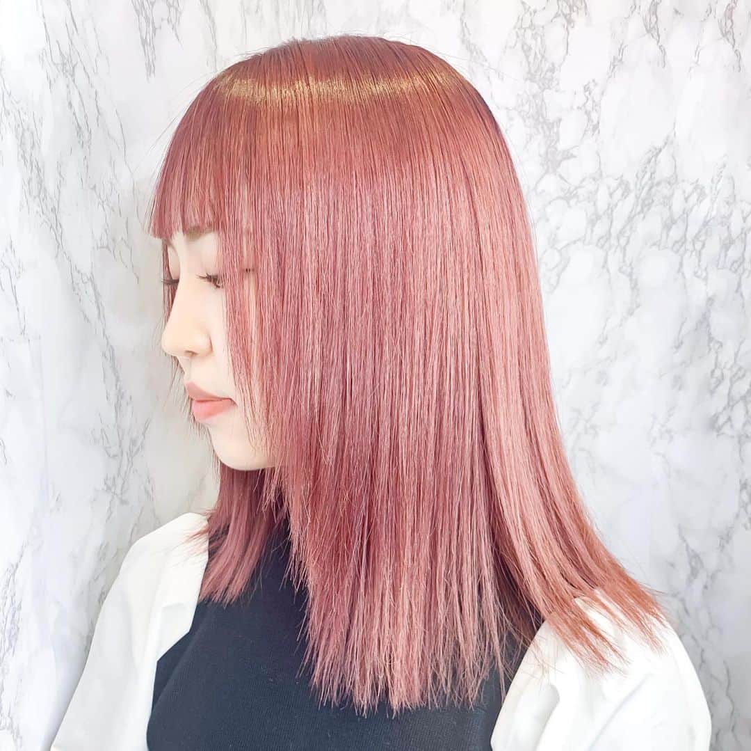 原涼香のインスタグラム：「白肌プレミアムオルチャンカラー🇰🇷✨ 『 Coral pink 』 2〜3回ブリーチベースに、 少しオレンジなコーラルカラー♡ ㅤㅤㅤㅤㅤㅤㅤㅤㅤㅤㅤㅤㅤ 話題の #プレミアムケアカラー💞 で、艶髪GETしましょう〜‼️ ㅤㅤㅤㅤㅤㅤㅤㅤㅤㅤㅤㅤㅤ」