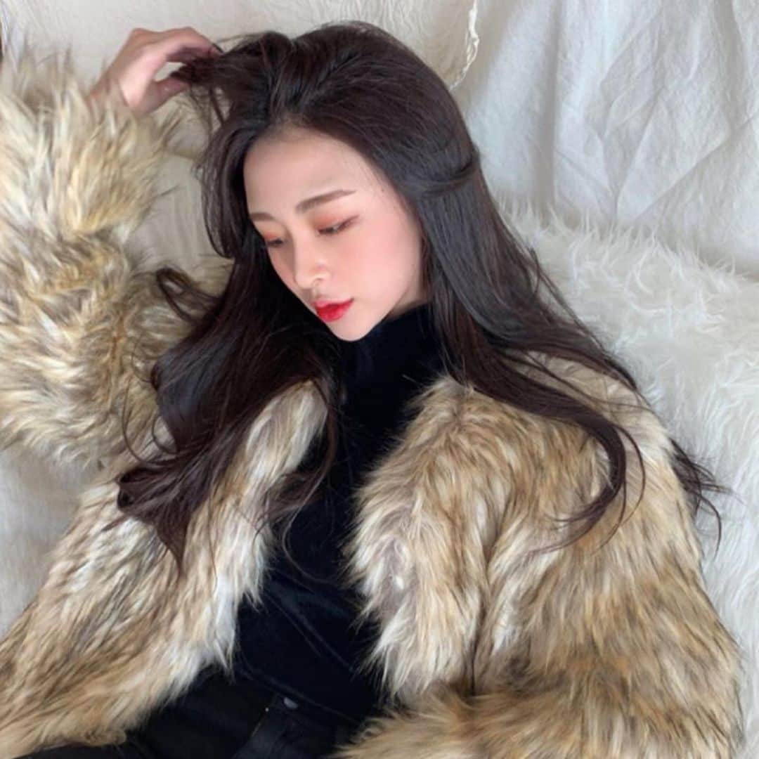 原涼香さんのインスタグラム写真 - (原涼香Instagram)「韓国人の地毛みたいな♡ 『 Natural black 』 #韓国式レイヤーカット と合わせて🇰🇷✨ ㅤㅤㅤㅤㅤㅤㅤㅤㅤㅤㅤㅤㅤ」12月26日 22時43分 - suzuka_hara