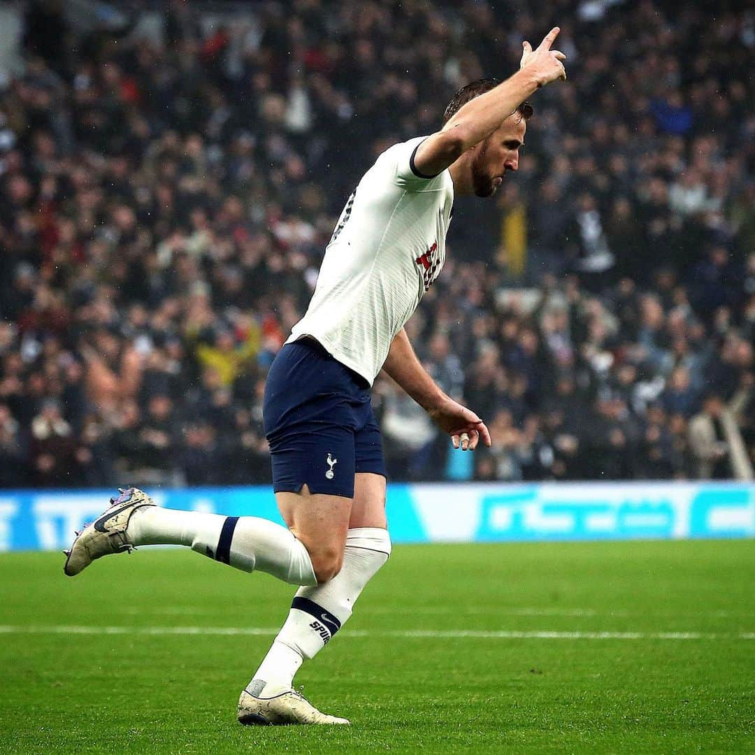 トッテナム・ホットスパーFCさんのインスタグラム写真 - (トッテナム・ホットスパーFCInstagram)「This one will count! @harrykane gets the equaliser early in the second half! 👊 #COYS #THFC」12月26日 22時50分 - spursofficial