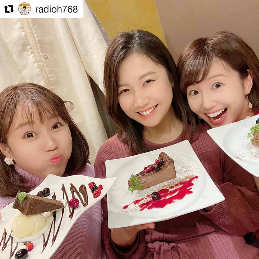 岡山放送さんのインスタグラム写真 - (岡山放送Instagram)「#Repost @radioh768 (@get_repost) ・・・ . 藤本です。 . みなさま、聖なる夜クリスマスはどう過ごされましたか？🎄✨ . ちょうど一年前は、淵本アナ宅で矢野アナと朝方まで飲み明かしました🍷 . もう1年‥早いものです。 . そして今年は、、、 . 自宅ではなくお店でカンパ〜イ🍾 . 美味しいクリスマス仕様のデザートも食べて大満足です🍰 . 今週金曜日の『ラジOH！』もお楽しみに〜。 . #OHK #岡山放送 #8ch #アナウンサー #藤本紅美 #淵本恭子 #矢野みなみ #クリスマス #クリスマスイブ #女子会 #ラジohで話した事をアップしています」12月26日 22時55分 - ohk_official