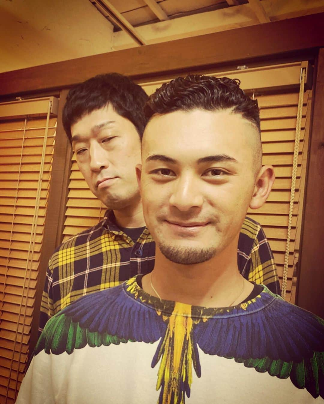 杉本知香さんのインスタグラム写真 - (杉本知香Instagram)「浅井くんでかいっ（笑） 193㎝の浅井くんとならぶと 181㎝の優くんが小さく見える💦  #中目黒美容室 #鈴木優投手 #鈴木優　⚾️ #オリックスバファローズ #orixbuffaloes  #プロ野球選手 #小4からフォレスト  #バケモン先生　元#浅井タワー　 元#山田カントリー浅井  #浅井優#ピン芸人 #バスケインカレ 4位 🏀 #ワイドナショー#3x3 #バスケットボール」12月26日 22時59分 - sugimotoc