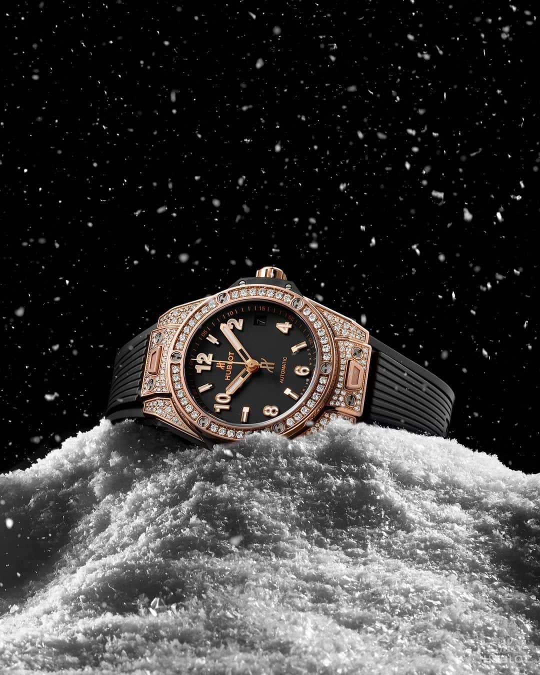 ウブロさんのインスタグラム写真 - (ウブロInstagram)「This winter, complete your outfit with the proper timepiece. #BigBangOneClick King Gold Pavé.」12月26日 23時01分 - hublot