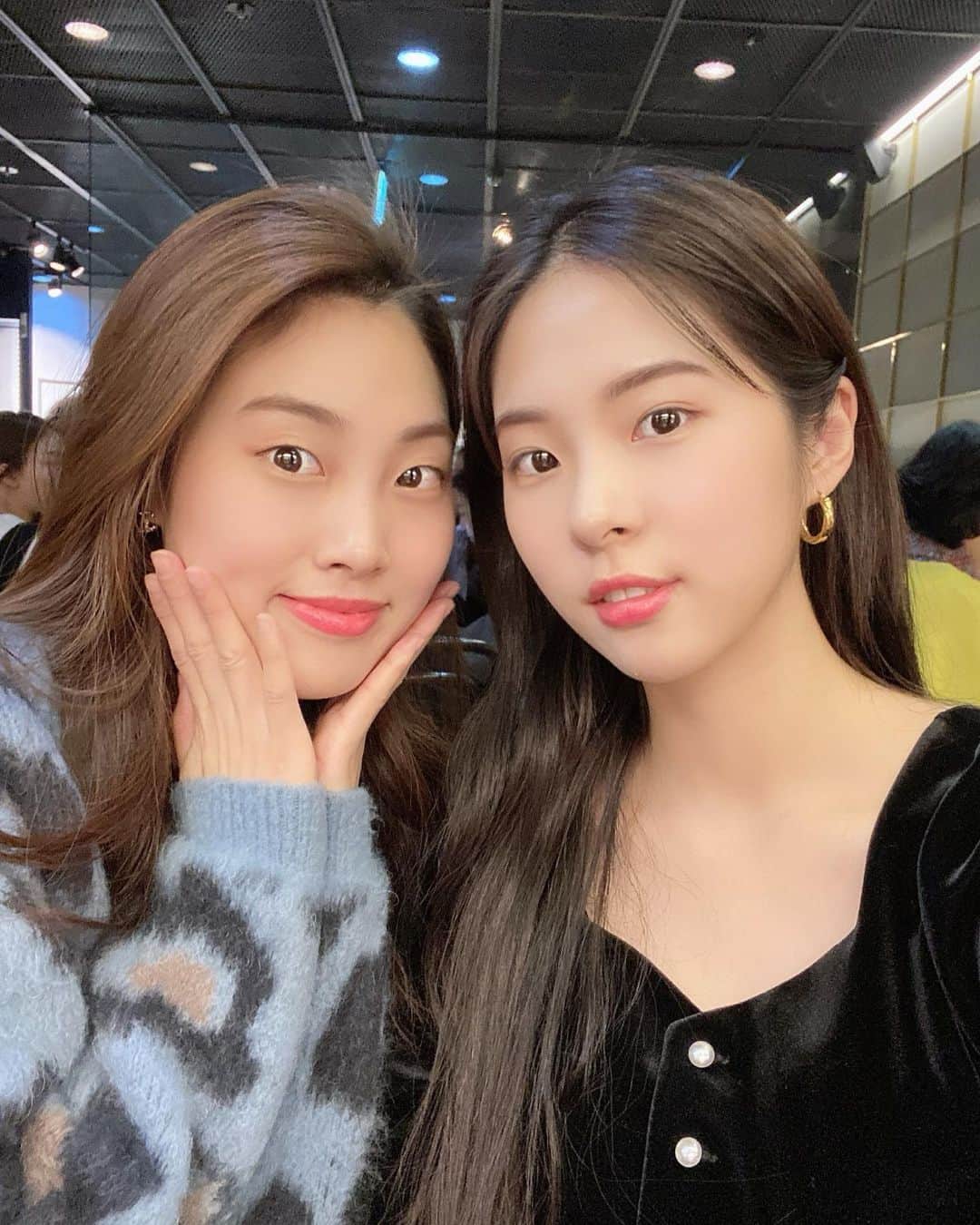 ソ・ウンスのインスタグラム：「4살때부터 서로의 흑역사를 알고있는 사이」