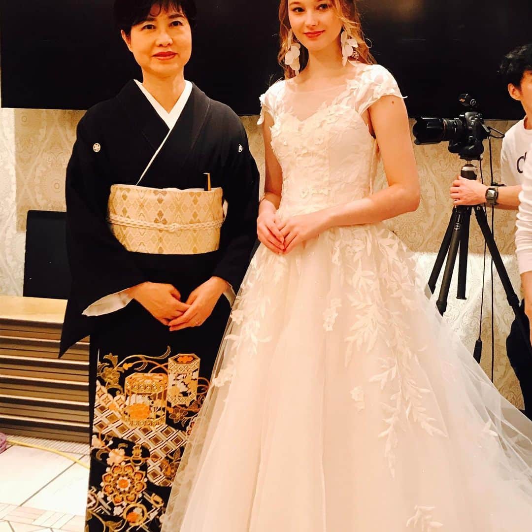 ホテルモントレ銀座 ブライダルサロンさんのインスタグラム写真 - (ホテルモントレ銀座 ブライダルサロンInstagram)「. #X’masに撮影 #モントレ銀座 #モントレ花嫁 #モントレ花婿 #フルーツジュビレ #対面式チャペル #料理でおもてなし #銀座Weddng #隠れ家ホテル #中世ヨーロッパ #全国の花嫁さんと繋がりたい #クラシカルWedding」12月26日 23時25分 - hotel_monterey_ginza