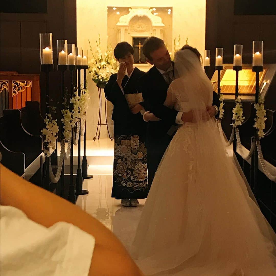 ホテルモントレ銀座 ブライダルサロンさんのインスタグラム写真 - (ホテルモントレ銀座 ブライダルサロンInstagram)「. #X’masに撮影 #モントレ銀座 #モントレ花嫁 #モントレ花婿 #フルーツジュビレ #対面式チャペル #料理でおもてなし #銀座Weddng #隠れ家ホテル #中世ヨーロッパ #全国の花嫁さんと繋がりたい #クラシカルWedding」12月26日 23時25分 - hotel_monterey_ginza