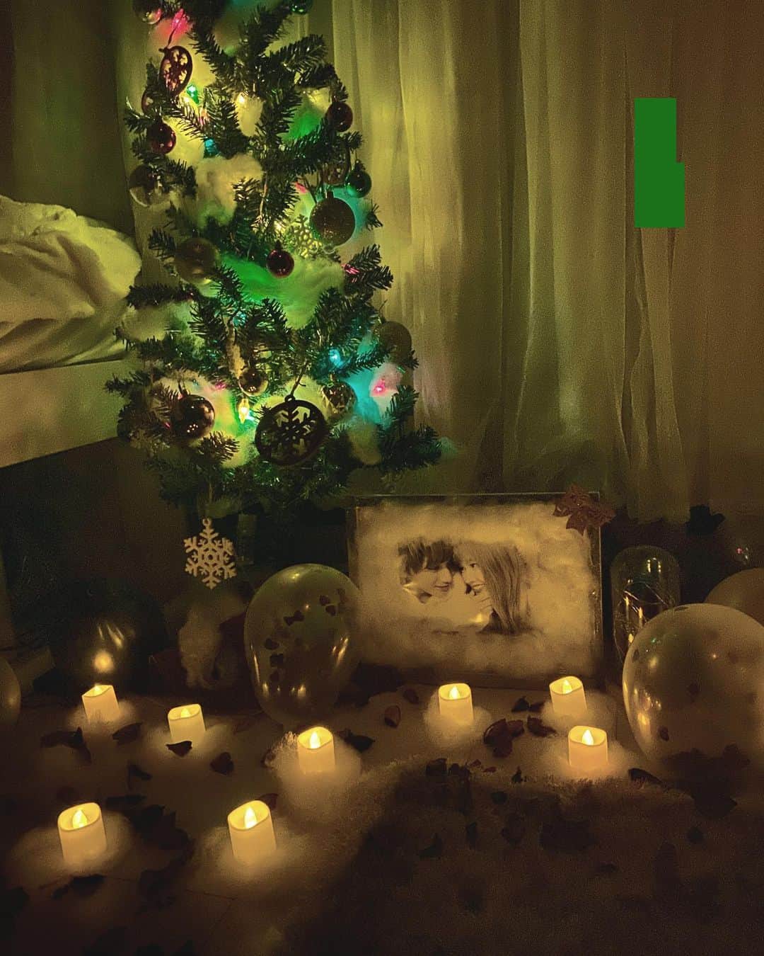 徳本夏恵（なちょす）さんのインスタグラム写真 - (徳本夏恵（なちょす）Instagram)「﻿ ﻿ ﻿ 聖なる夜はすごく幸せな夜を過ごせて、﻿ 改めて、素敵な人に出会えてよかった。﻿ ﻿ ﻿ 大人になったとて、﻿ ワイン噴射させる所が私達らしいなぁなんて、﻿ 沢山沢山頑張ってくれて本当にありがとう。﻿ ﻿ ﻿ ﻿ ﻿ #クリスマス#シアワセマス#🎄」12月26日 23時31分 - nachos_kimono