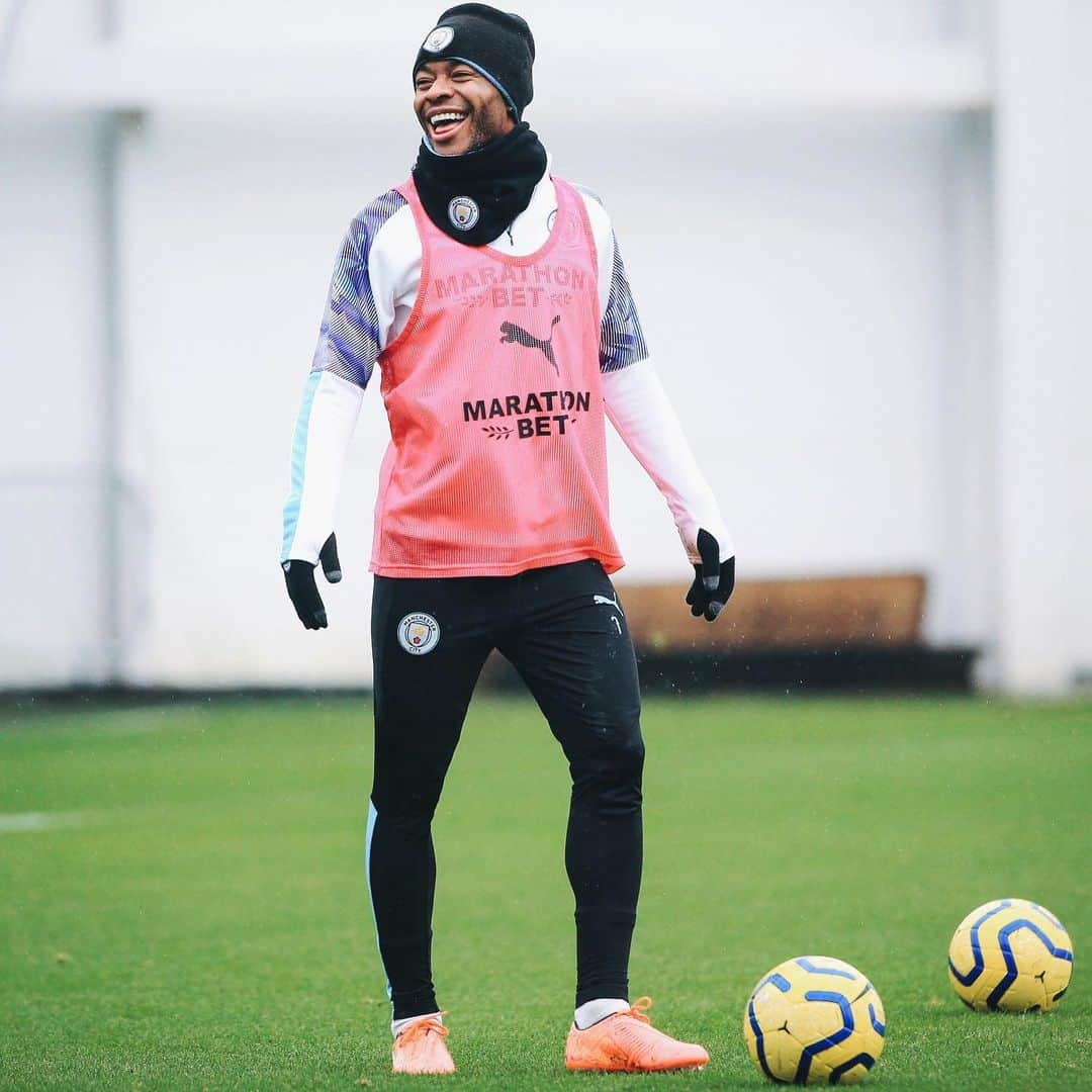 マンチェスター・シティFCさんのインスタグラム写真 - (マンチェスター・シティFCInstagram)「🐺 in our sights... ⠀ #ManCity #WOLMCI」12月26日 23時33分 - mancity