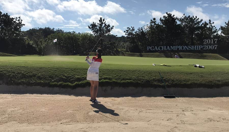 青木茉里奈さんのインスタグラム写真 - (青木茉里奈Instagram)「Okinawa🏝🌺 最終日☀️ かねひで喜瀬カントリークラブ⛳️ 凄く懐かしかった..✨10年前くらいのアマチュアの全国大会で、最終日最終組で妹のせれなと優勝争いをしたのを思い出して一人で思い出に浸っていましたw ここのコースの空気感、景色、大好きです( ^ω^ )🌴✨ ・ ・ ・ #golf #okinawa  #ありがとうございました #感謝」12月26日 23時37分 - marinaaoki28
