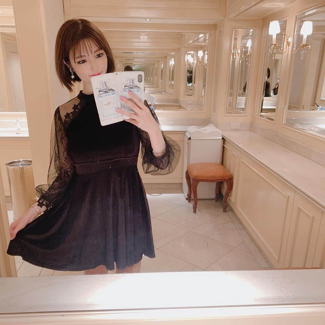 森下悠里さんのインスタグラム写真 - (森下悠里Instagram)「可愛いワンピでお出かけ💓 - @teftef.shop  ここのワンピ 可愛すぎて3着orderしたよ💎 - カメラマンは @yuko.shoji  私の友達の中で一番写真上手いの💓 - #fashion #dress #black #seethrough」12月26日 23時40分 - yuurimorishita