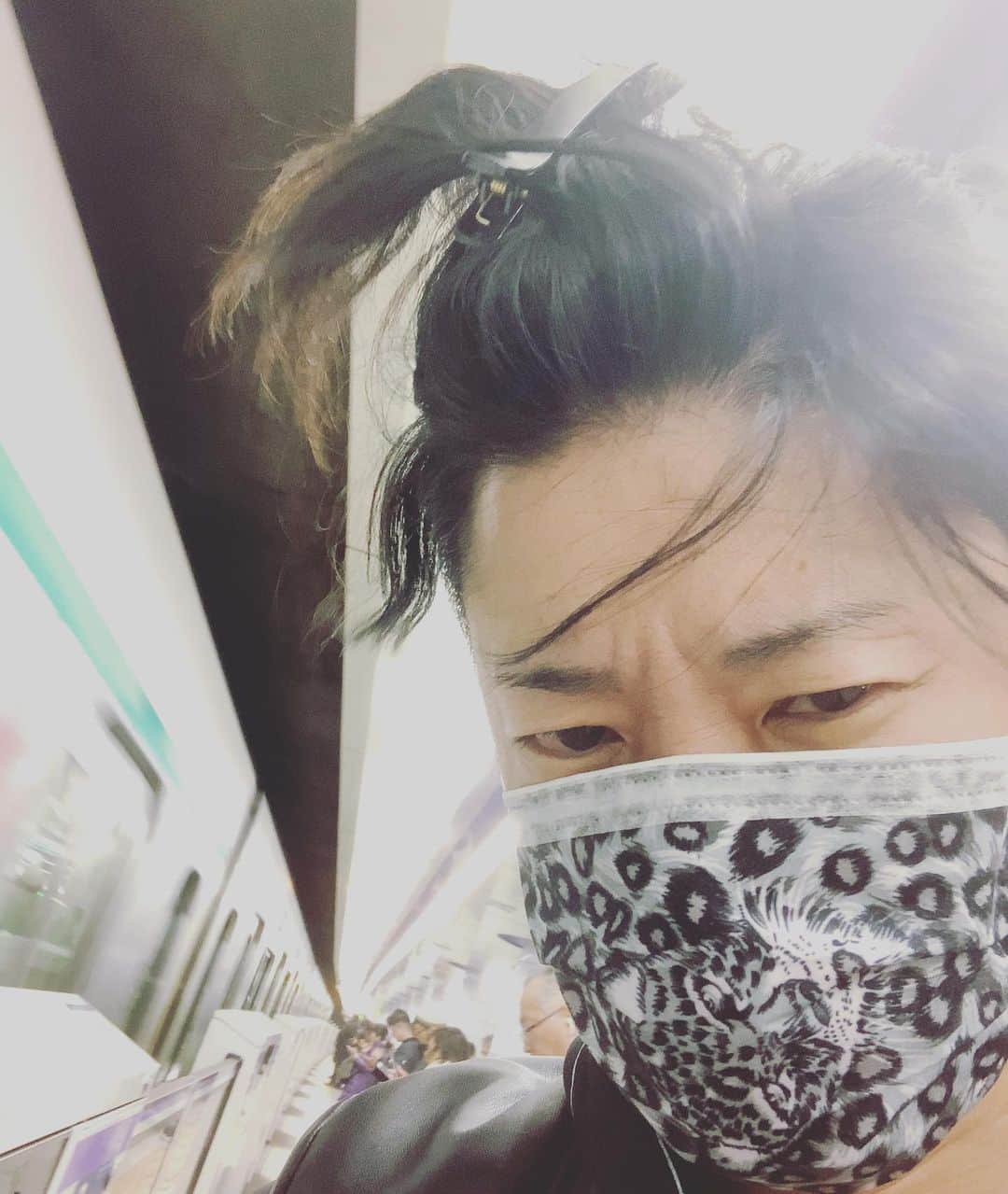 染谷俊のインスタグラム：「リハあと、打ち合わせ…ってな。 久しぶりの、東京、地下鉄。 人が、多か。。。 いきる。」