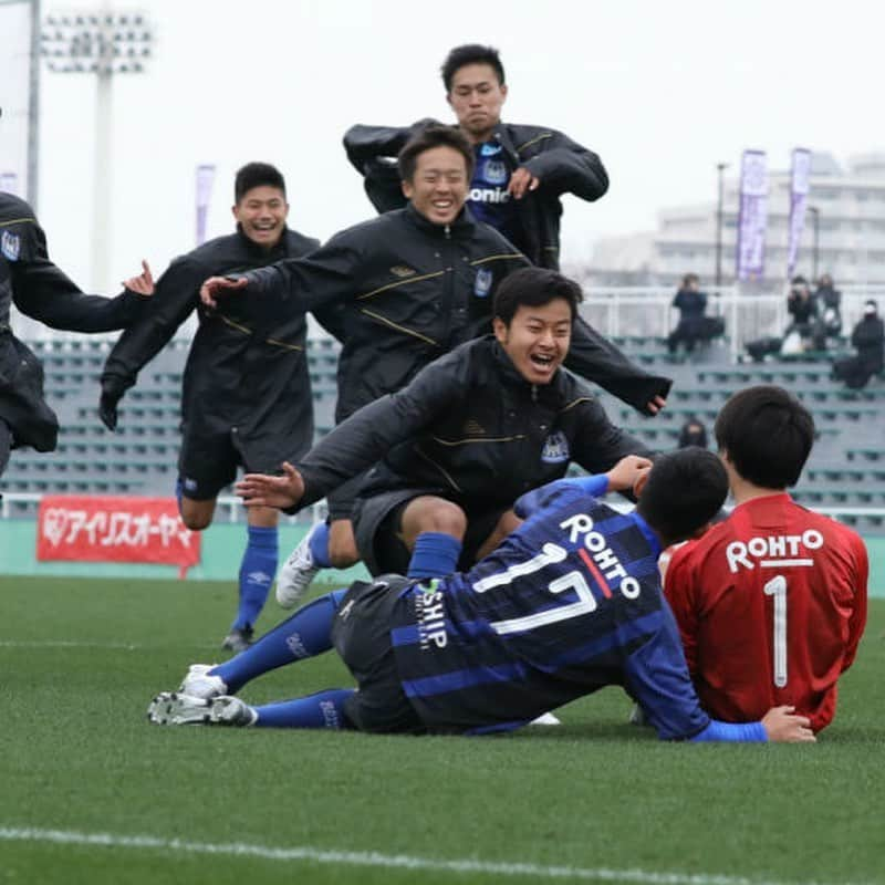 ゲキサカさんのインスタグラム写真 - (ゲキサカInstagram)「PK戦制したG大阪JY、大宮U15破り4年ぶり高円宮杯決勝へ! GK森脇が殊勲のPKストップ  #高円宮杯u15 #準決勝 #中学サッカー #ガンバ大阪ジュニアユース #大宮アルディージャu15 #soccer #football #サッカー #⚽️ #gekisaka #ゲキサカ ©︎ShunichiroINOUE」12月26日 23時41分 - gekisaka