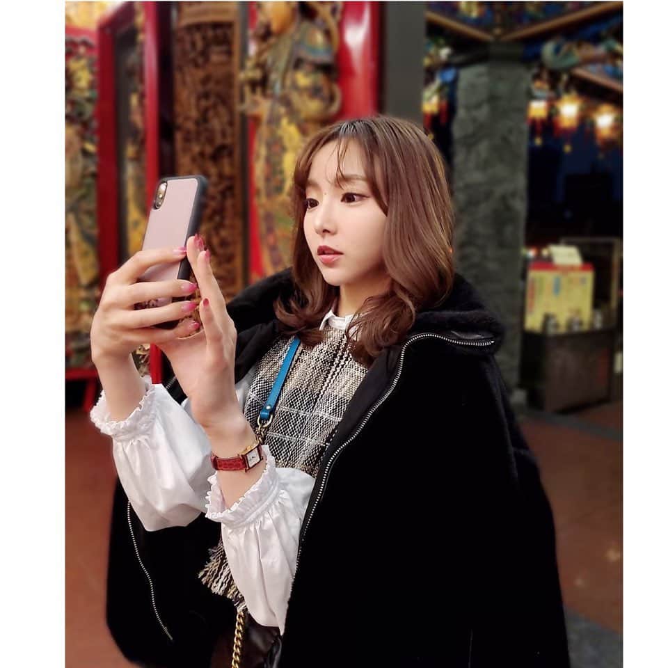 輝月あんりのインスタグラム：「這是我以這種方式拍攝的照片🤣📸⛩⭐️」