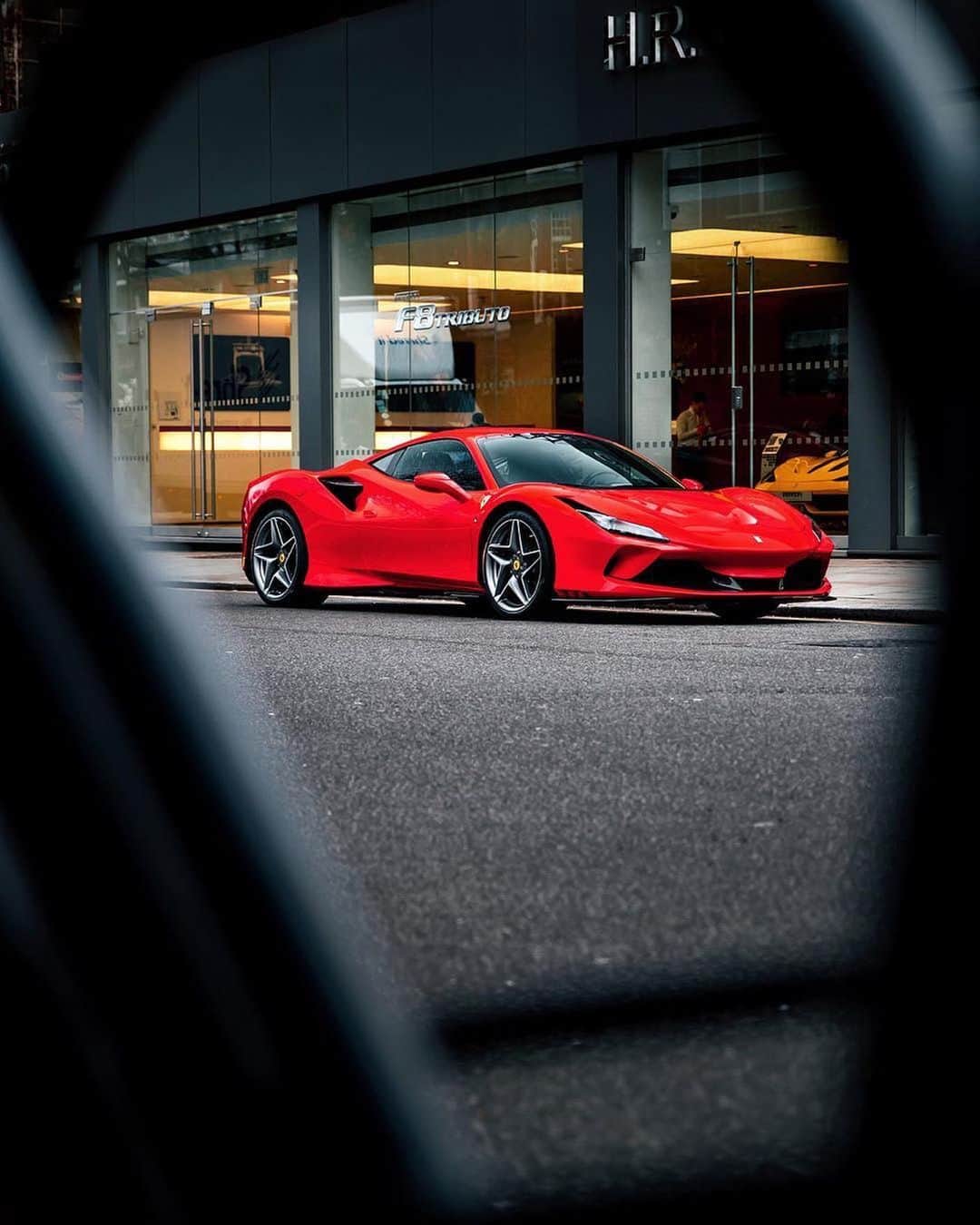CARLiFESTYLEさんのインスタグラム写真 - (CARLiFESTYLEInstagram)「What’s one thing you would change about the Ferrari F8 Tributo? #carlifestyle Photo @alexpenfold #F8」12月26日 23時50分 - carlifestyle
