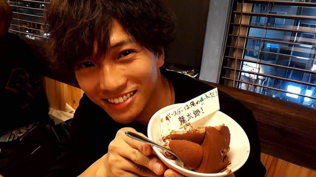 岡田龍太郎のインスタグラム：「‪祝え！岡田龍太郎26歳の瞬間である！‬」