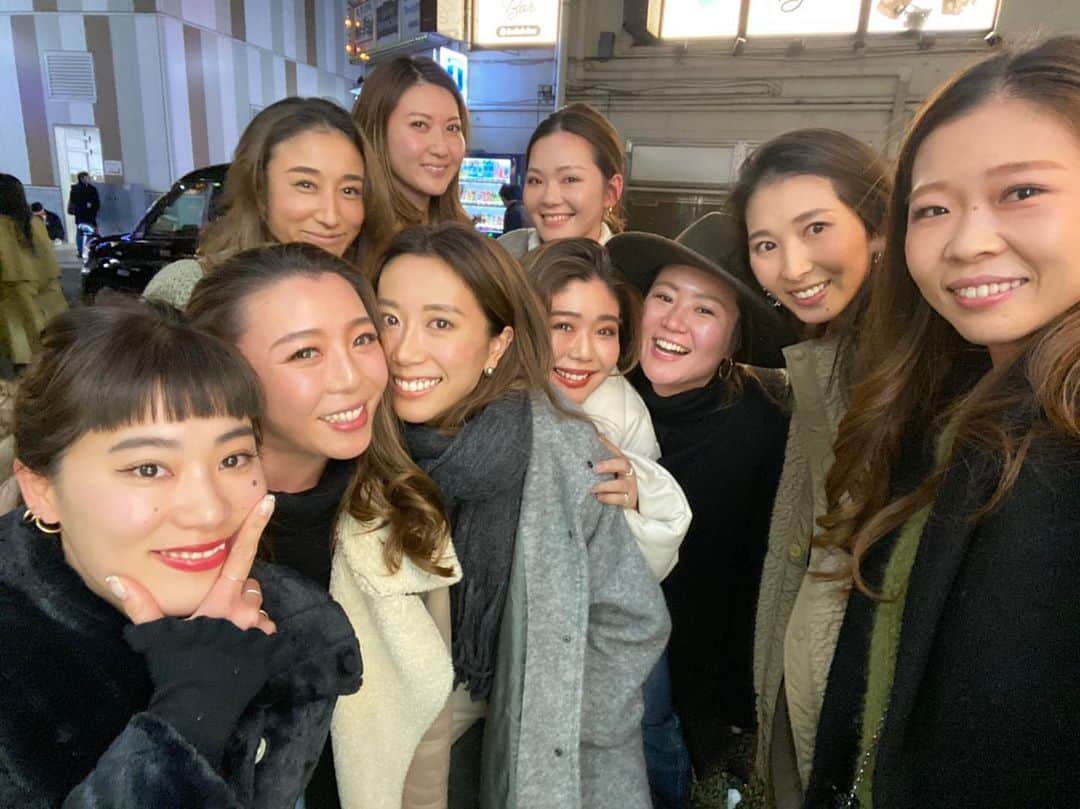 Naomiのインスタグラム：「今年もありがとう🥰😊 来年もよろしく❤️ 何人か足りないね😂😂😂 #z#忘年会#新年会もやろうじゃないか」