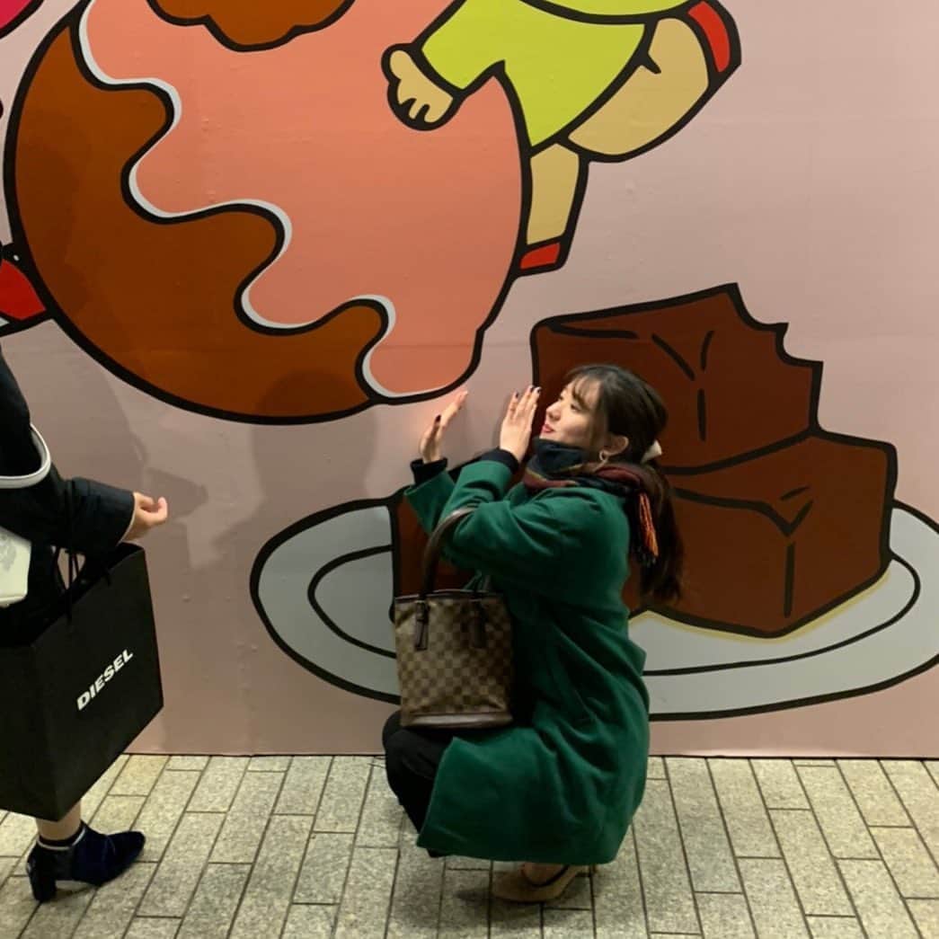 荒木悠衣のインスタグラム：「- 来年はチョコレートに埋もれることが目標です🍫」