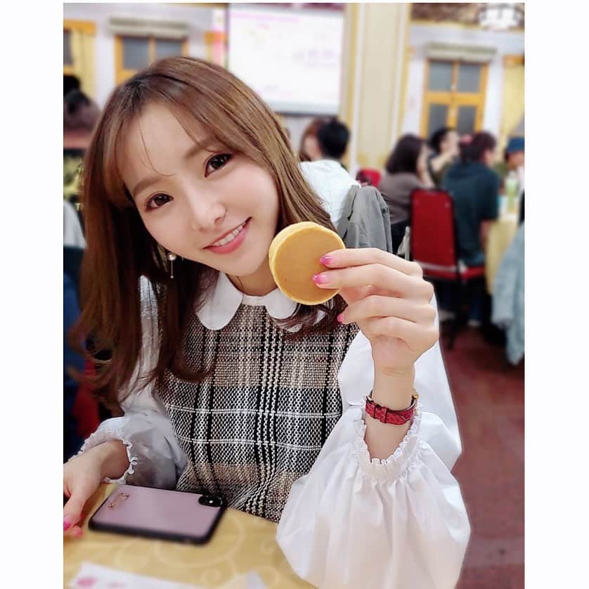 輝月あんりのインスタグラム：「你吃嗎？🐷💗」