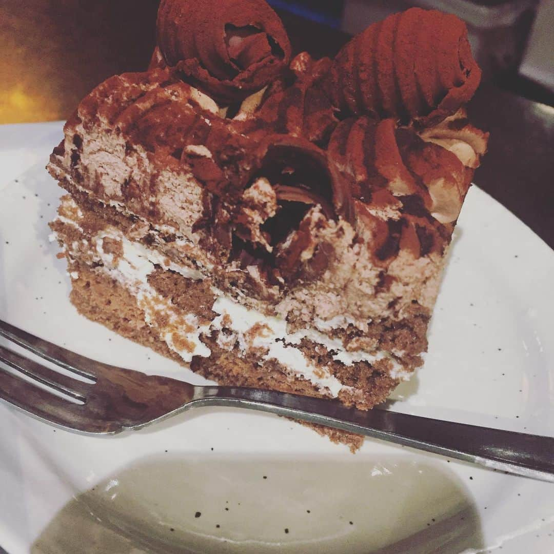 hanatsubaki029さんのインスタグラム写真 - (hanatsubaki029Instagram)「一足遅いクリスマスケーキで、日頃の労をねぎらいます！！ #いただきます😋 #イーマ#花椿#個室#梅田#和食#美味しいまかないがあるお店 #instagood #instafood #photooftheday #いいね#女子会#日本酒#osaka#umeda#大阪駅#阪神百貨店」12月27日 0時16分 - hana.tsubaki29