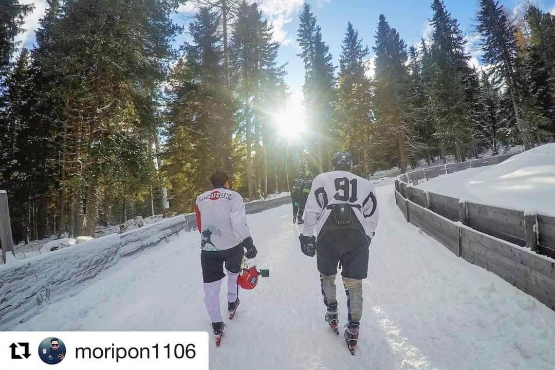 鈴木雅仁のインスタグラム：「RedBull Ice Cross World championship 開幕！ 今日は練習日。  協会のクラウドファンディング、宜しくお願い致します。  個人のクラウドファンディングは年明けに開始いたします。  #元フリーブレイズ @jkhomma  @tsukijikajuu @the.anko @hayashifruits_official @globalwifi_official  #築地果汁創作所 #theanko #redbullicecross #レッドブルアイスクロス #アイスクロス #gobeyonder #グローバルWiFi #GOBEYOND #globalwifi  #Repost @moripon1106 with @get_repost ・・・ Practice day  #atsx #icecrossdownhill #icecross」
