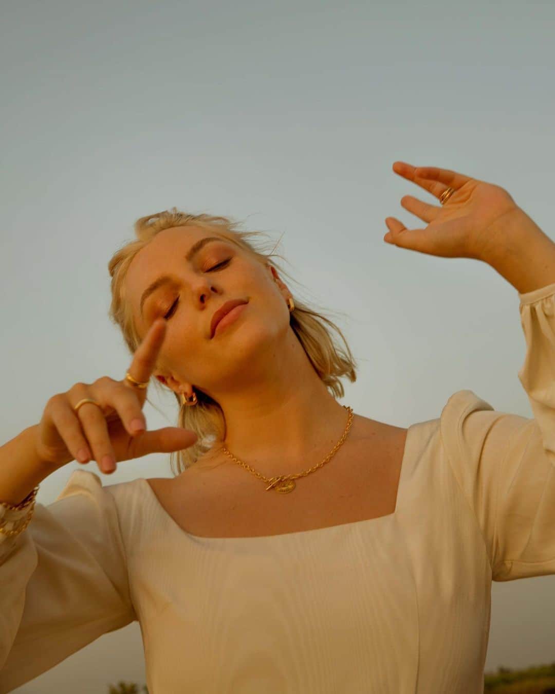Estée Lalondeのインスタグラム：「✨💧」