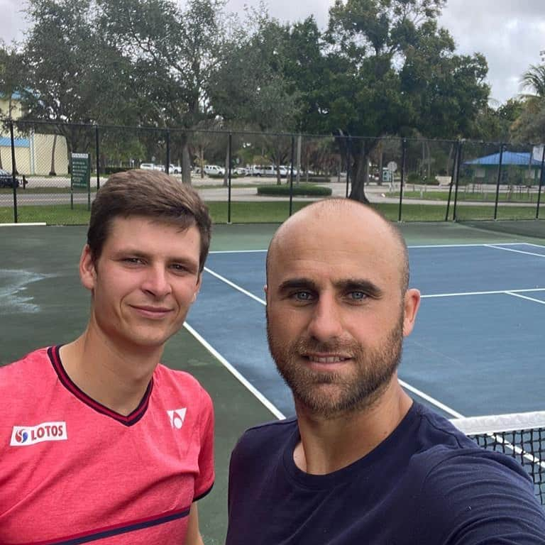 フベルト・フルカチュさんのインスタグラム写真 - (フベルト・フルカチュInstagram)「Great hit with @marius_copil before ✈️ ✈️ —> Sydney😃 @atpcup #teampoland #🇵🇱 #hubi @atptour  @grupa_lotos @yonex_tennis @emocjedopelna」12月27日 0時59分 - hubihurkacz