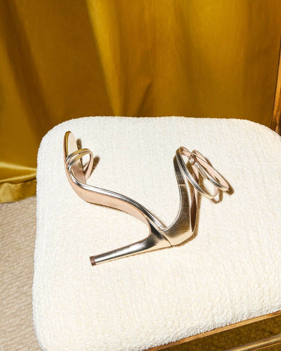 Giuseppe Zanotti Designさんのインスタグラム写真 - (Giuseppe Zanotti DesignInstagram)「Because the party has only just begun. Introducing the CATIA, an exclusive new #GiuseppeZanotti sandal featuring a flourish of ankle straps. #GZSS20」12月27日 1時01分 - giuseppezanotti