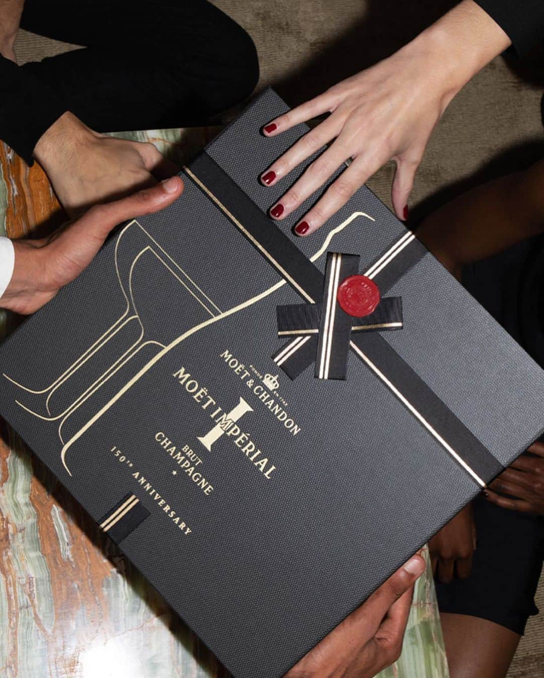 Moët & Chandon Officialさんのインスタグラム写真 - (Moët & Chandon OfficialInstagram)「Have your friends treated you well? Picture by @iulia_matei  #MoetMoment #MoetImperial #Gifting . This material is not intended to be viewed by persons under the legal alcohol drinking age or in countries with restrictions on advertising on alcoholic beverages. ENJOY MOET RESPONSIBLY」12月27日 1時02分 - moetchandon