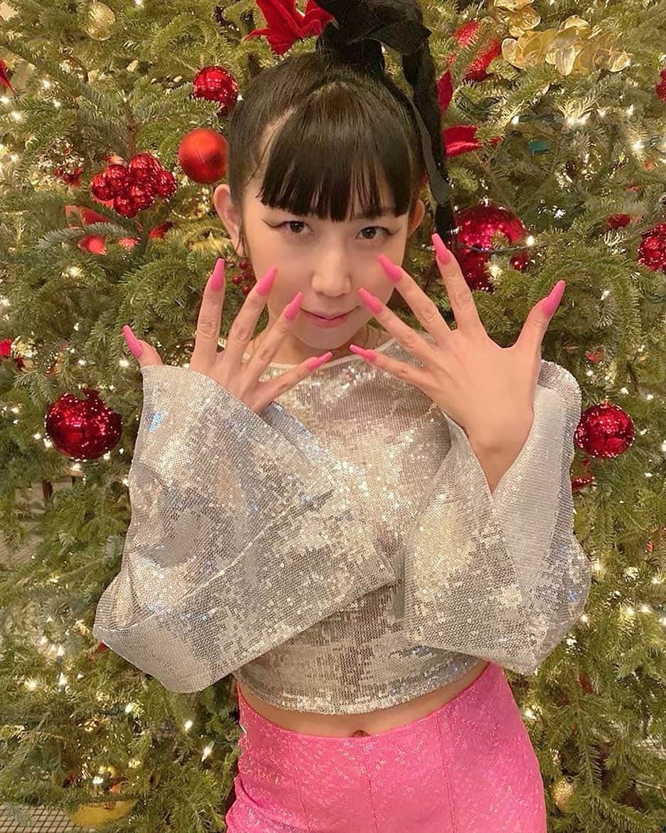 Mei Kawajiriさんのインスタグラム写真 - (Mei KawajiriInstagram)「Happy holiday!! And see you 2020 soon 🤍 2019 was aMEIzing year to me , and I’m already ready for 2020 🎀👼🏻🎀 pink nail color by @pregelofficial #M029」12月27日 1時04分 - nailsbymei