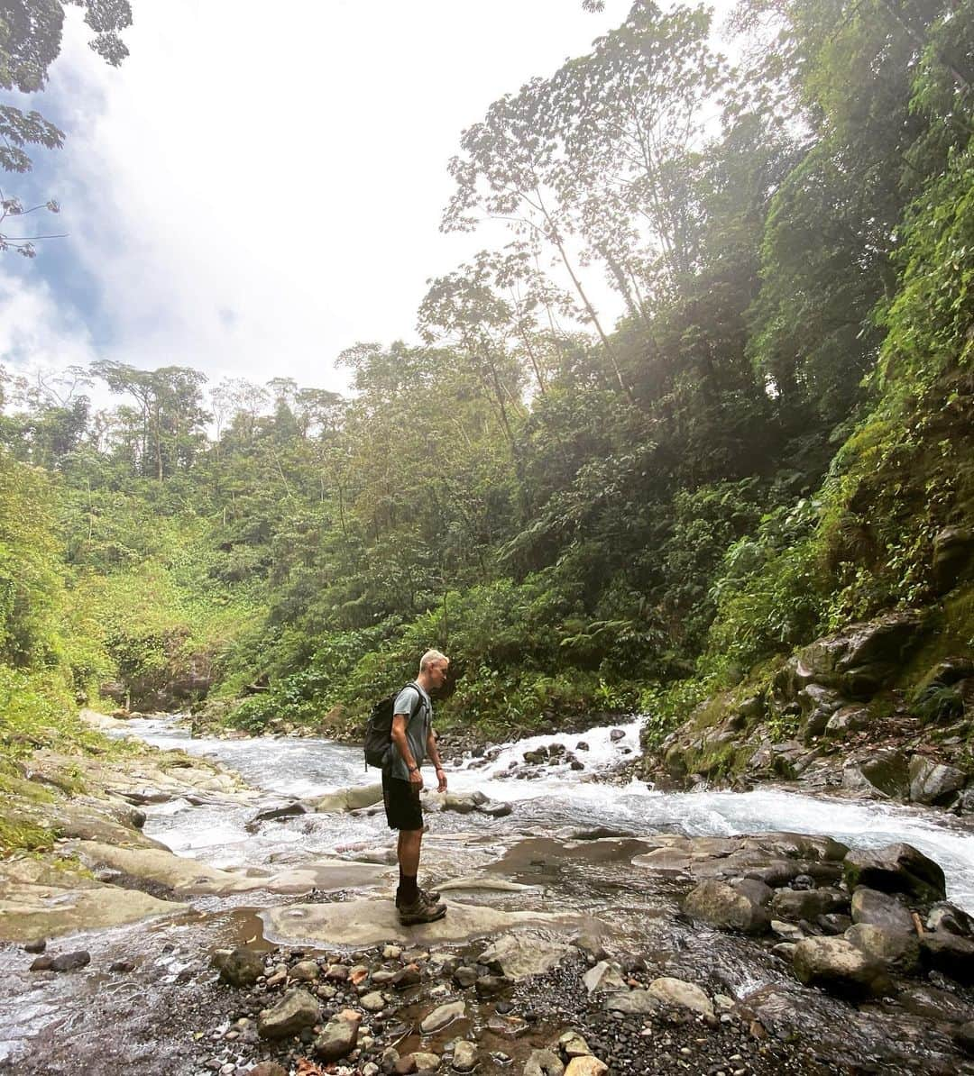 アダム・シャンクマンさんのインスタグラム写真 - (アダム・シャンクマンInstagram)「The head spinning beauty of the #costarica #rainforest was only matched by the weirdness of the local #slotharazzi. (Swipe right!) Also, it took so long for the sloth to cross this path I came up with 283 different “why did the sloth cross the road” jokes before he disappeared into the magical foliage. Toilet side novelty book; imminent.  #junglove #slotharazzi #monkeybusiness  #rainforestrave」12月27日 1時12分 - adamshankman