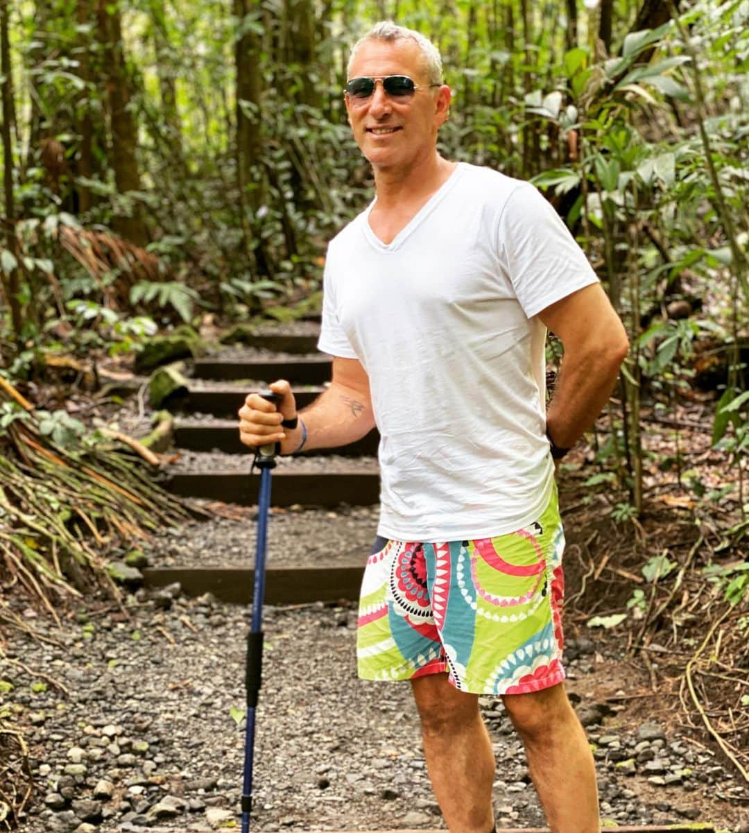 アダム・シャンクマンさんのインスタグラム写真 - (アダム・シャンクマンInstagram)「The head spinning beauty of the #costarica #rainforest was only matched by the weirdness of the local #slotharazzi. (Swipe right!) Also, it took so long for the sloth to cross this path I came up with 283 different “why did the sloth cross the road” jokes before he disappeared into the magical foliage. Toilet side novelty book; imminent.  #junglove #slotharazzi #monkeybusiness  #rainforestrave」12月27日 1時12分 - adamshankman