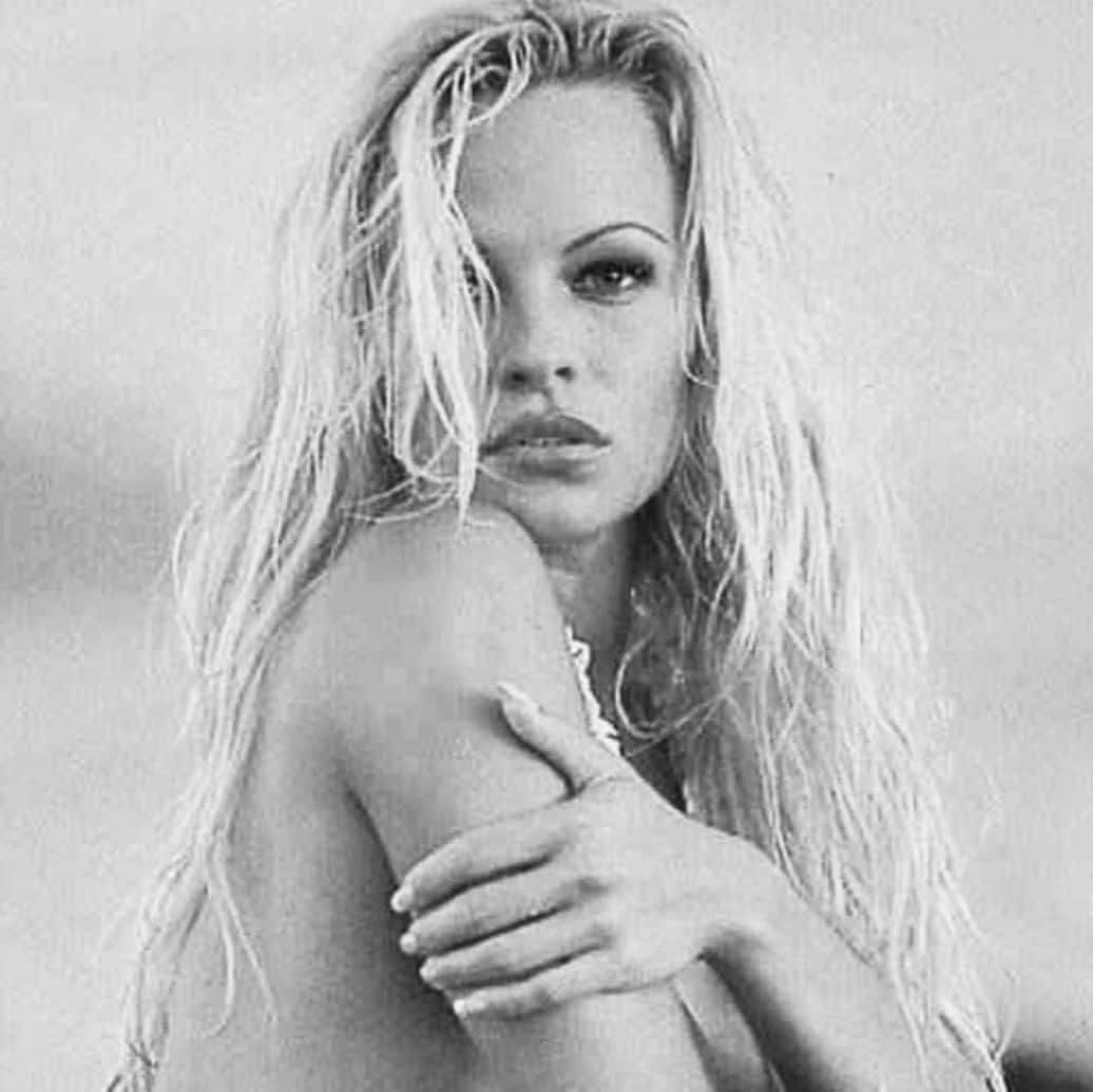 パメラ・アンダーソンさんのインスタグラム写真 - (パメラ・アンダーソンInstagram)「We  were lovers  for  eternity」12月27日 1時39分 - pamelaanderson