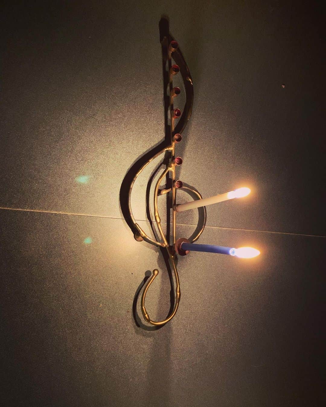 ヴィクター・ウッテンのインスタグラム：「A Musical Menorah.  Happy Hanukkah」