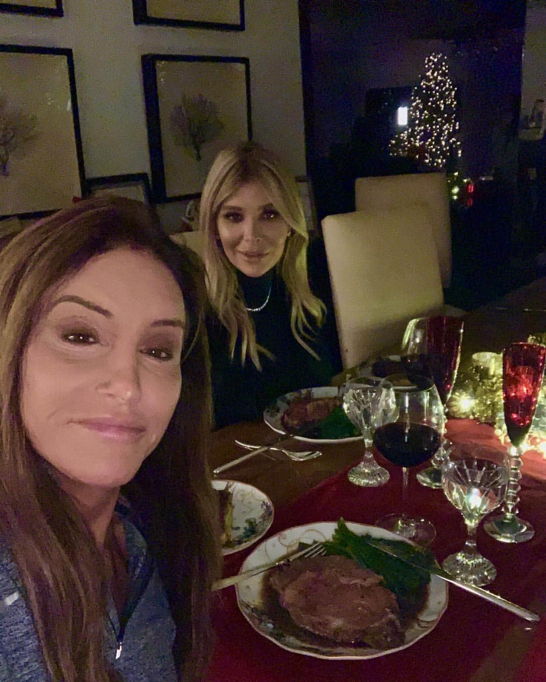 Caitlyn Jennerさんのインスタグラム写真 - (Caitlyn JennerInstagram)「A quiet evening to end an over the top fabulous Christmas!」12月27日 1時57分 - caitlynjenner