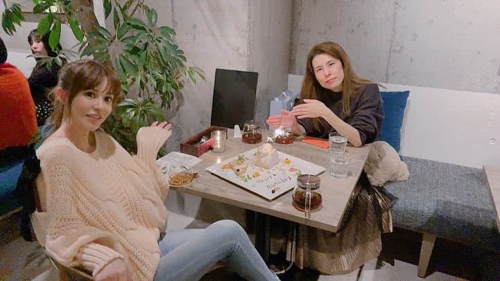 森藤恵美さんのインスタグラム写真 - (森藤恵美Instagram)「カフェでお茶してたら、たかこちゃんからバースデーサプライズプレート🎁💓💓 ビックリしたよ～！w いつもありがとう✨☺️💝」12月27日 2時02分 - emi_morifuji