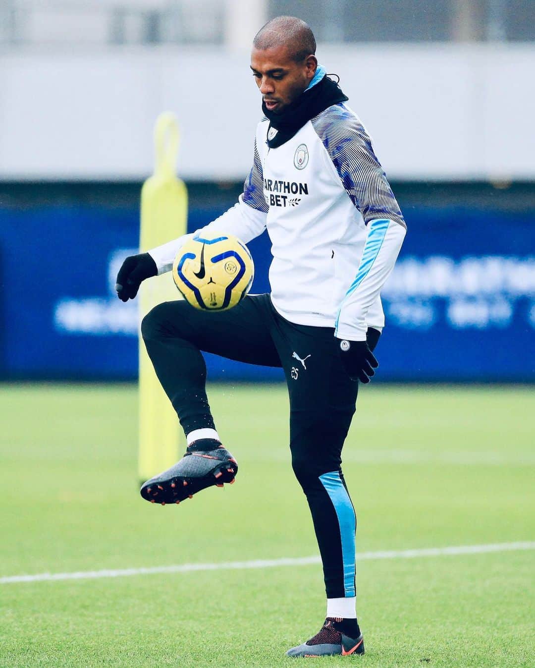 フェルナンジーニョのインスタグラム：「All set for tomorrow. 💪🏾 #cmoncity」