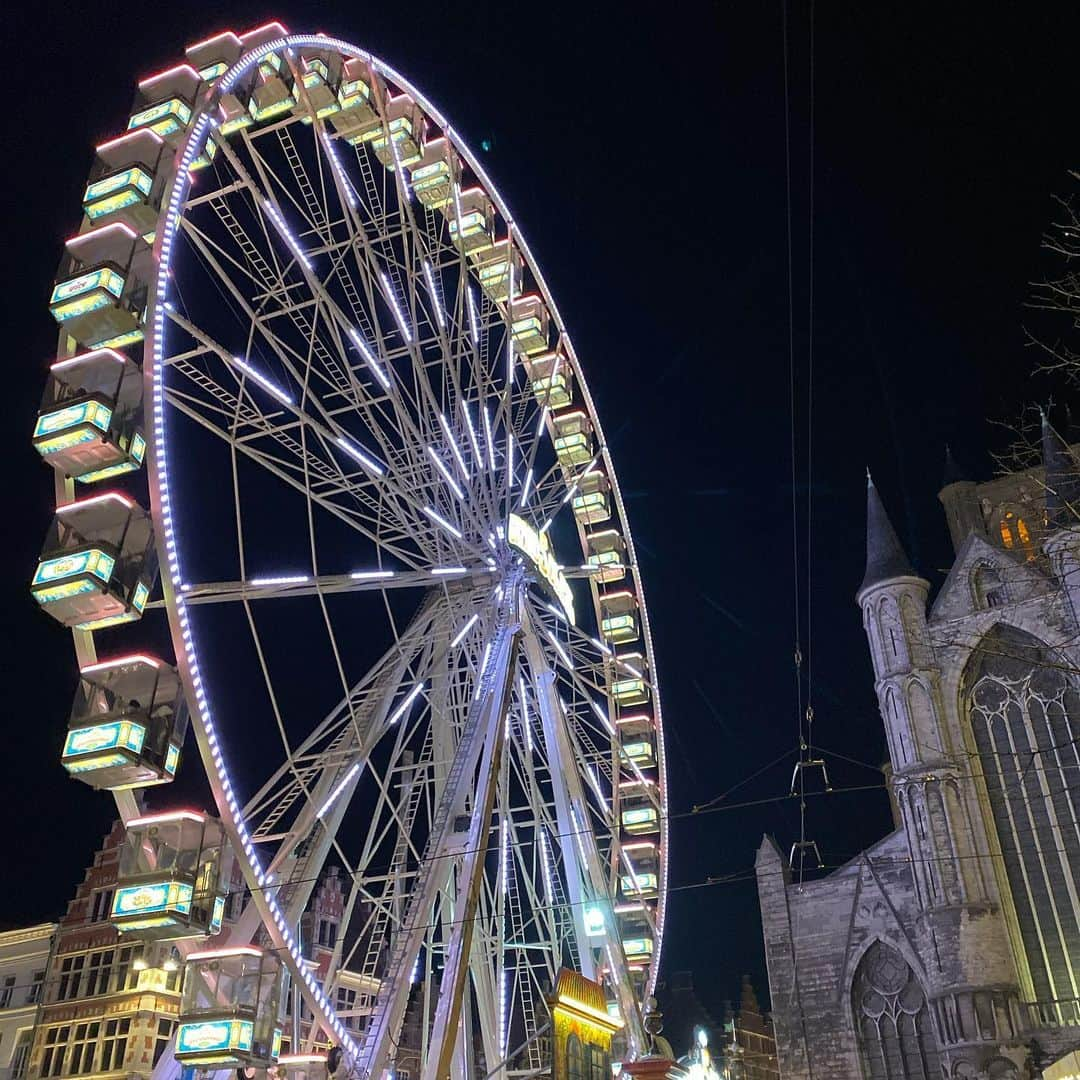 レベッカ・ウィソッキーさんのインスタグラム写真 - (レベッカ・ウィソッキーInstagram)「The light in Ghent! Everywhere I look- a painting.」12月27日 2時24分 - rebeccawisocky