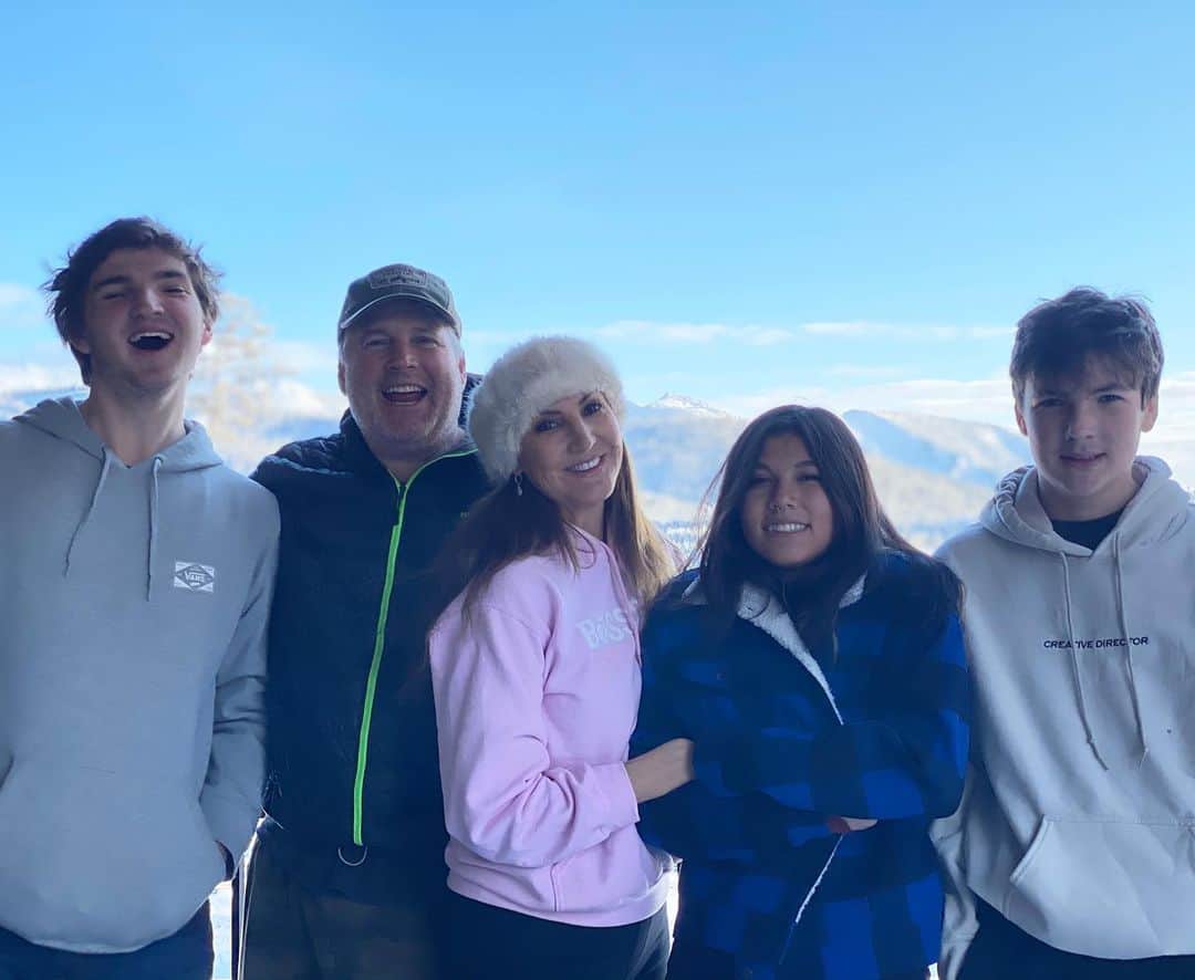 ヘザー・マクドナルドのインスタグラム：「Goodbye #bigskymontana we had the best Christmas week of our lives!」