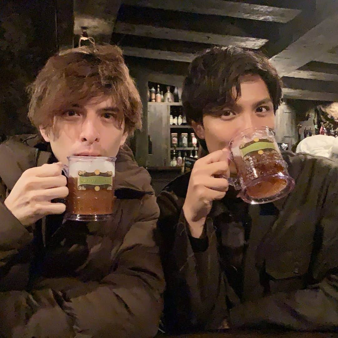 のインスタグラム：「優くん誕生日おめでとう🎂 僕にとって今年最高の出会いで、大きな一歩をくれた恩人。 それは優くんの兄貴で、僕の「アニキ」でもある純くんが繋いでくれたご縁。 改めて人と人の縁の大切さを実感しました。 Happy birthday✨」