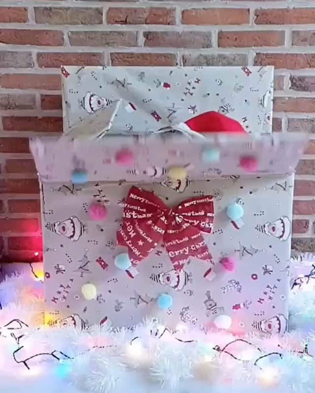 DogsOf Instagramのインスタグラム：「“All I want for Christmas is you” writes @kingmajesty_and_princessrose  #dogsofinstagram」