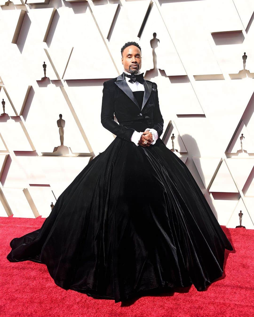 Fashion Weekのインスタグラム：「Counting down to the end of the decade with some of the most major fashion moments in the 2010s. Up first: @theebillyporter at the Oscars wearing @nyfw designer @csiriano.✨ Photo by @gettyimages」