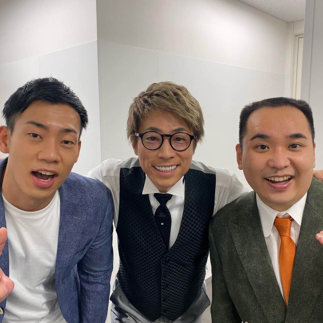 田村淳のインスタグラム：「ミルクボーイと仕事で初めて会ったけど…目がイキイキしてたなぁ^_^仕事がパンパンで寝てないって言ってたけど…目はイキイキしてた！  #ミルクボーイ #おめでとう㊗️」