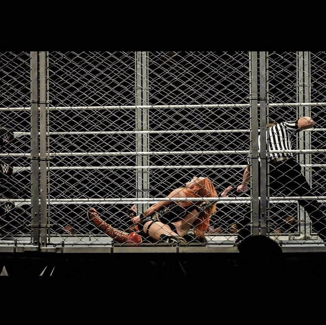 レベッカ・ノックスさんのインスタグラム写真 - (レベッカ・ノックスInstagram)「Made a little more history tonight at The Garden.  History maker Game changer #wwemsg」12月27日 12時02分 - beckylynchwwe