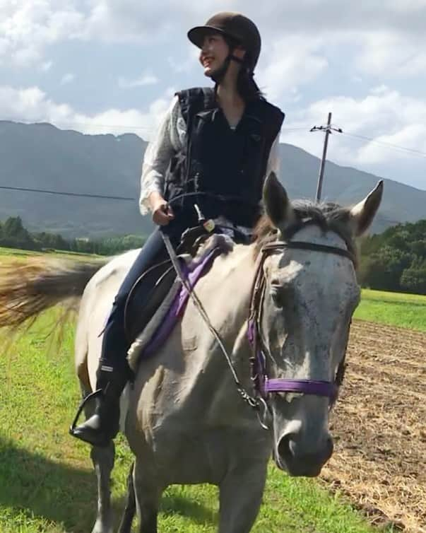 吉山りささんのインスタグラム写真 - (吉山りさInstagram)「乗馬🐎🏇✨ 毎日一緒にいたい😍✨ #horseriding #乗馬 #乗馬女子 #キュロット 欲しい #ジョッキー #ブーツ #🏇 #🐎 #お馬さん #大好き #馬 #horse #外乗 #動物 #love #animals #フリーモデル #model #アラフォーママ #モデル  #高校生ママ #single #mom #フリーランス #japanese 乗せてくれて#ありがとう🐎 #instaanimal #instagood #instagram #photography」12月27日 11時56分 - oreorerisa