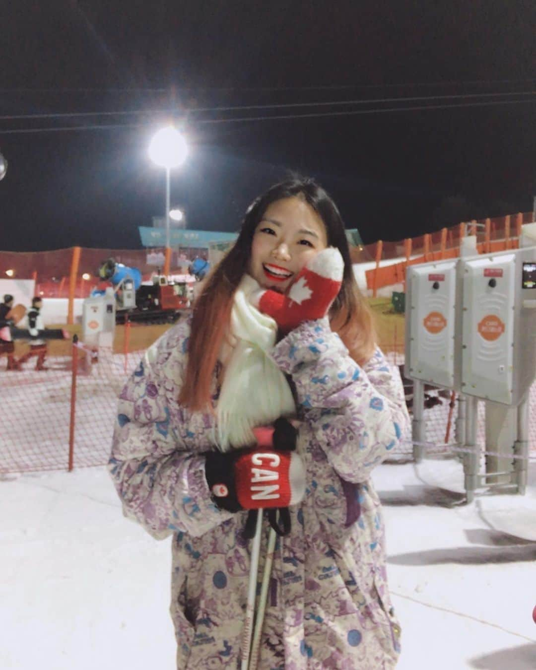 金海珍さんのインスタグラム写真 - (金海珍Instagram)「⛷해진 생애 첫 스키⛷ 빙상과 설상은 친구라며 댕댕하게 올라갔으나 현실은 멍과 함께 집으로 돌아온...😅 . . #생애첫스키 #온몸이아프다 #피겨타길잘했어 #비발디파크 #새벽스키⛷」12月27日 12時08分 - haejin_kim0423